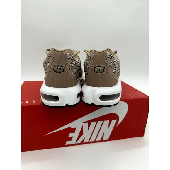 Nike Air Max Plus "United in Victory" Womens size 10 Mens ≈ 8.5 shoes FB2557 200 - Picture 5 of 6